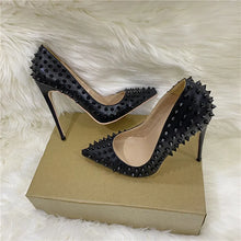 Cargar imagen en el visor de la galería, Pointed Black Pumps
